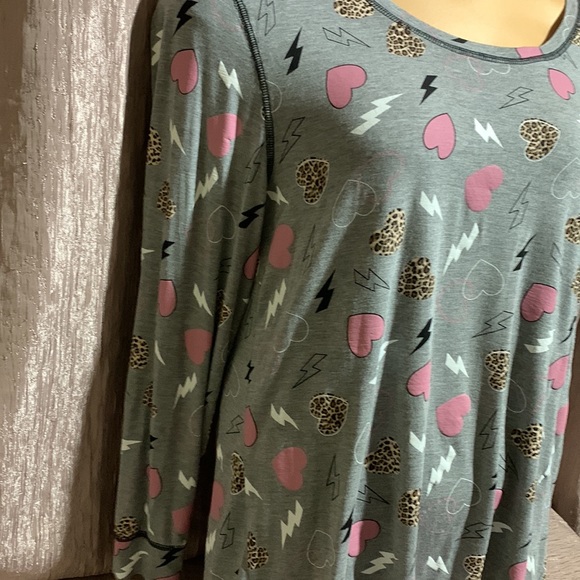 Torrid Top Sleepwear Gray Pink Hearts 2 2X 18-20🌀 - Picture 5 of 15